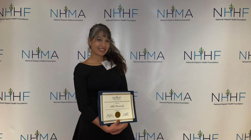 Image of Edith Hernandez with award certificate