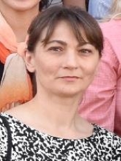 Flavia Popescu headshot