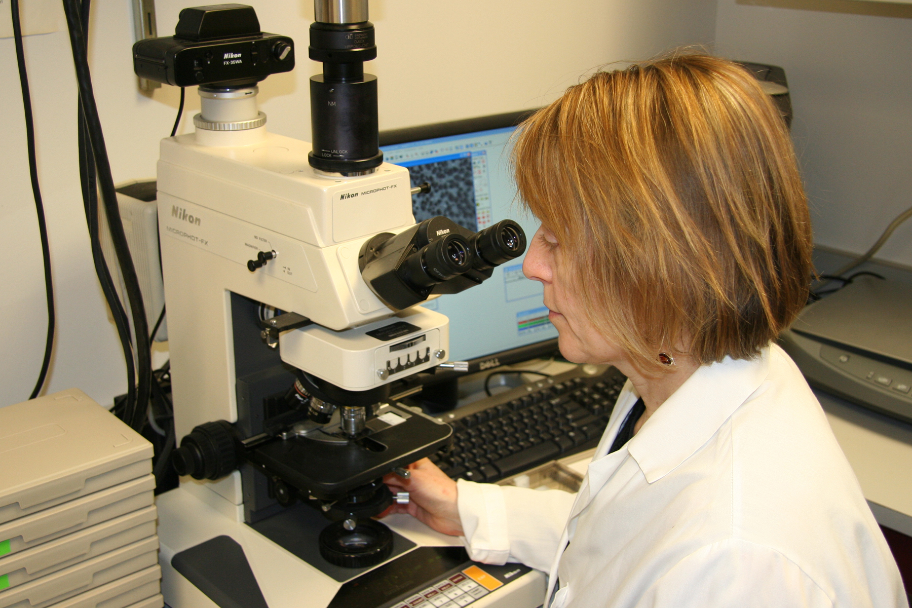 Linda McLoon at a microscope