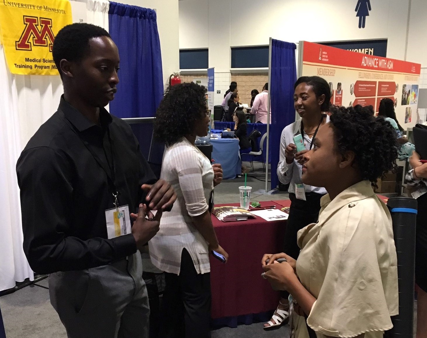UMN MSTP students meeting with potential applicants