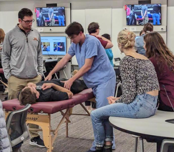 FMIG students in an OMT course